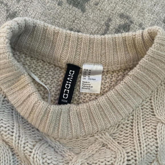 H&M Cream Cable Knit Crew Neck Sweater - Picture 2 of 3